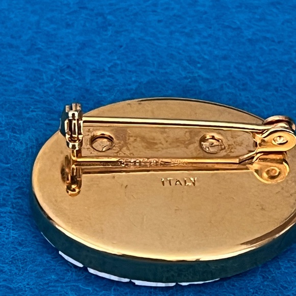 Mint Vintage 1960s Italian White Flower Micro Mosaic Brooch Very Nice 2"  by 1" - Picture 5 of 6